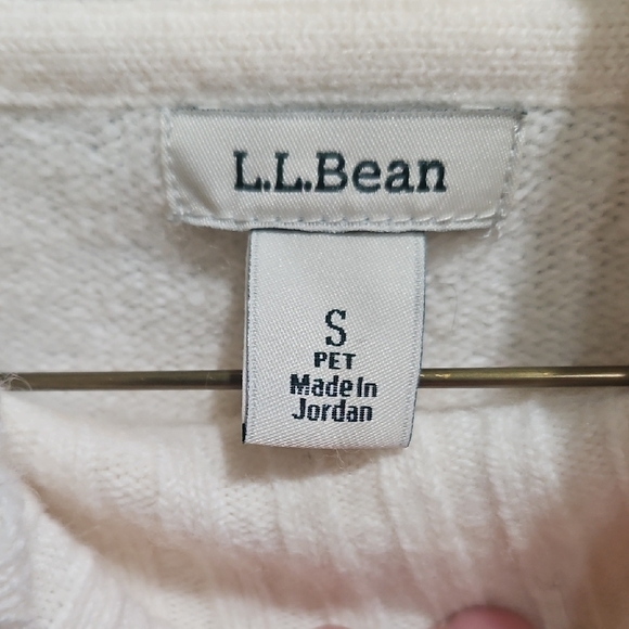 L.L. Bean Soft Cream Turtleneck Sweater S Petite - Picture 2 of 9